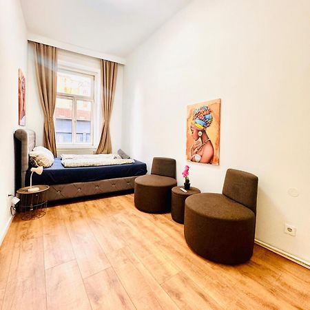 Cozy 9Br Shared Apartment, Only 12Min Walk To Augarten เวียนนา ภายนอก รูปภาพ