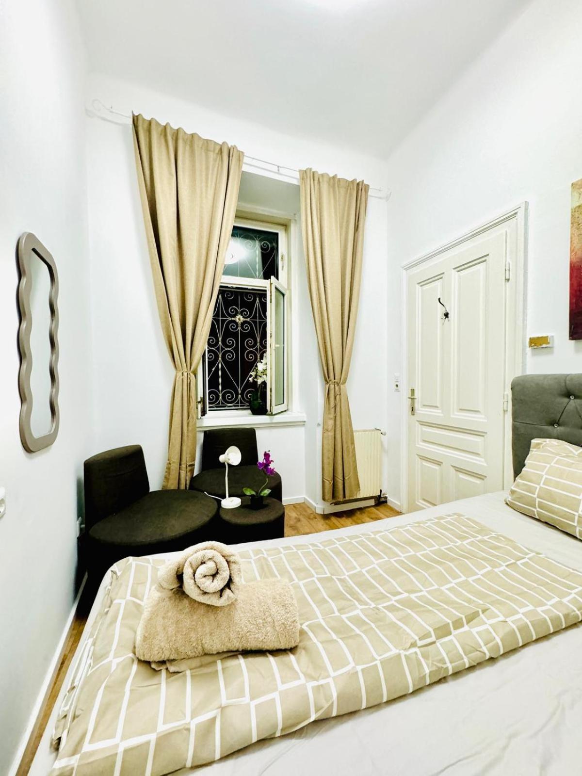 Cozy 9Br Shared Apartment, Only 12Min Walk To Augarten เวียนนา ภายนอก รูปภาพ