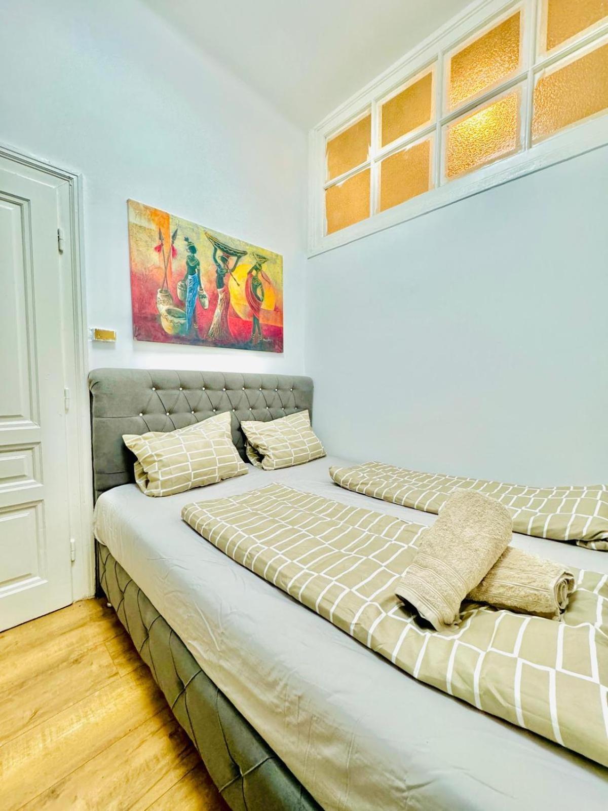 Cozy 9Br Shared Apartment, Only 12Min Walk To Augarten เวียนนา ภายนอก รูปภาพ