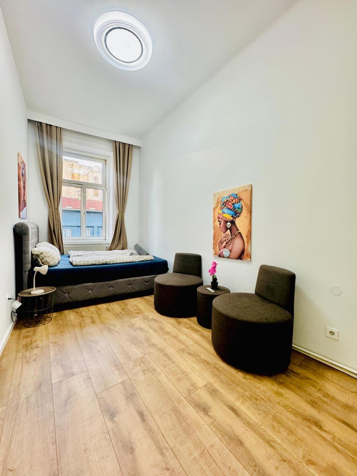 Cozy 9Br Shared Apartment, Only 12Min Walk To Augarten เวียนนา ภายนอก รูปภาพ