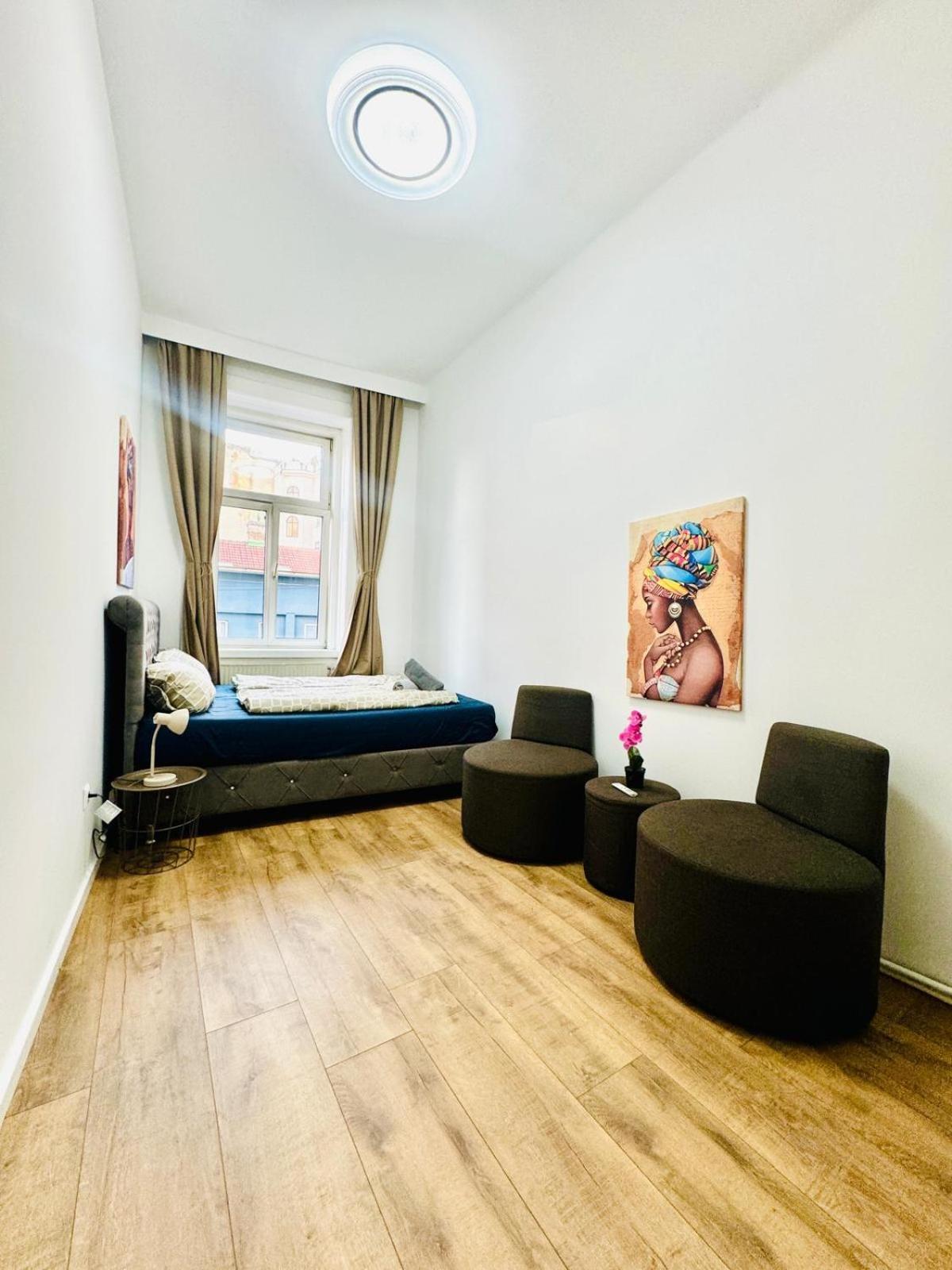 Cozy 9Br Shared Apartment, Only 12Min Walk To Augarten เวียนนา ภายนอก รูปภาพ