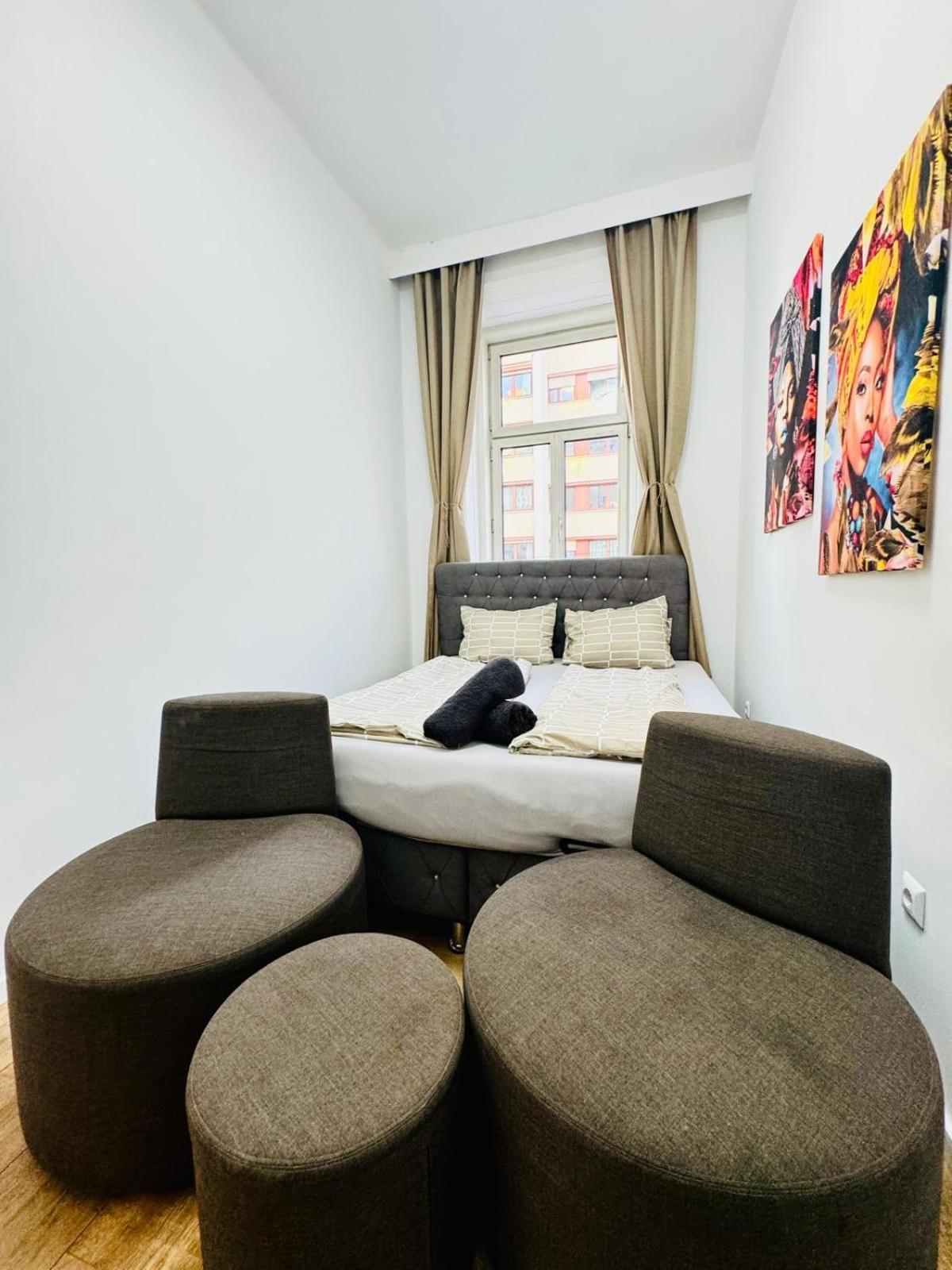 Cozy 9Br Shared Apartment, Only 12Min Walk To Augarten เวียนนา ภายนอก รูปภาพ