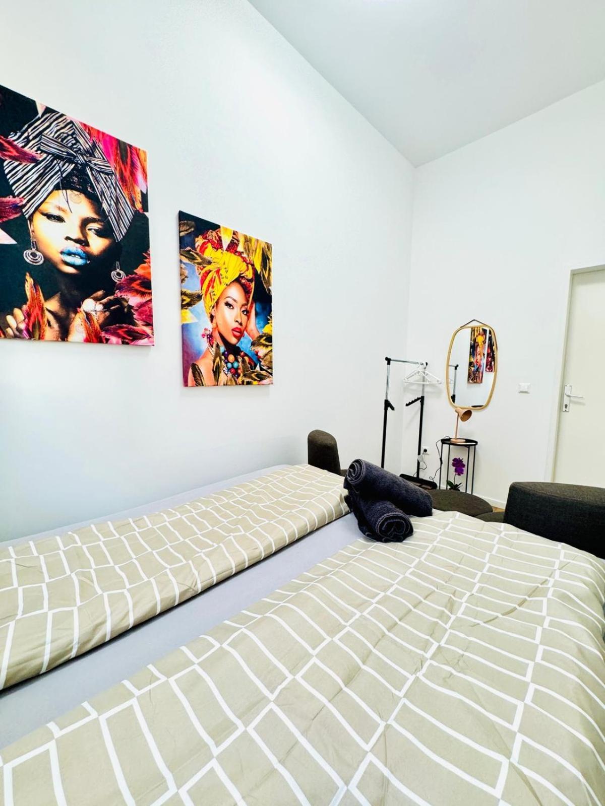 Cozy 9Br Shared Apartment, Only 12Min Walk To Augarten เวียนนา ภายนอก รูปภาพ