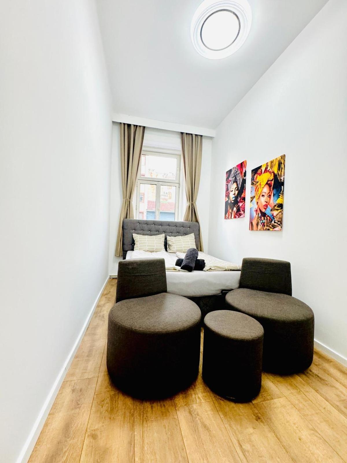 Cozy 9Br Shared Apartment, Only 12Min Walk To Augarten เวียนนา ภายนอก รูปภาพ