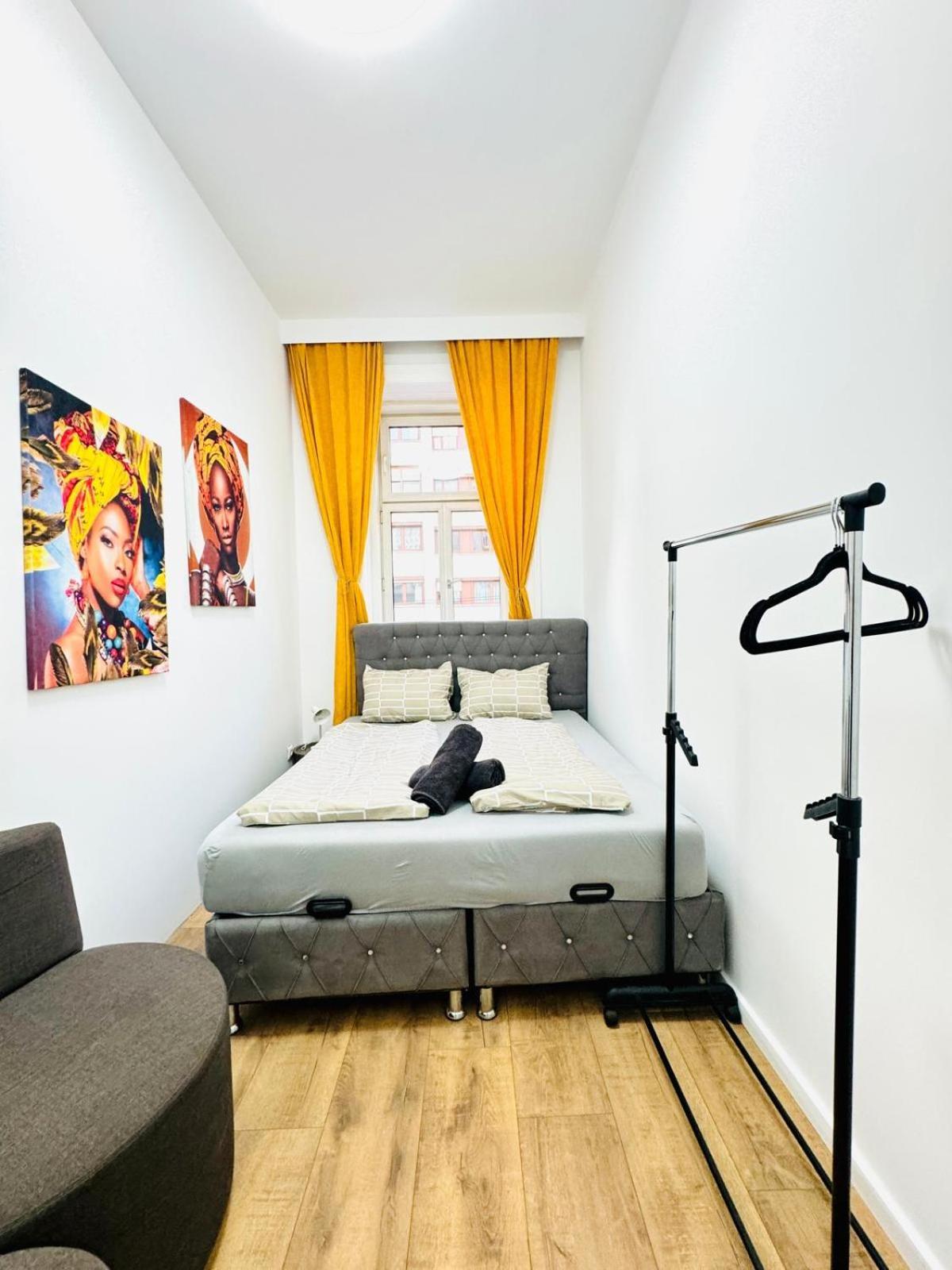 Cozy 9Br Shared Apartment, Only 12Min Walk To Augarten เวียนนา ภายนอก รูปภาพ