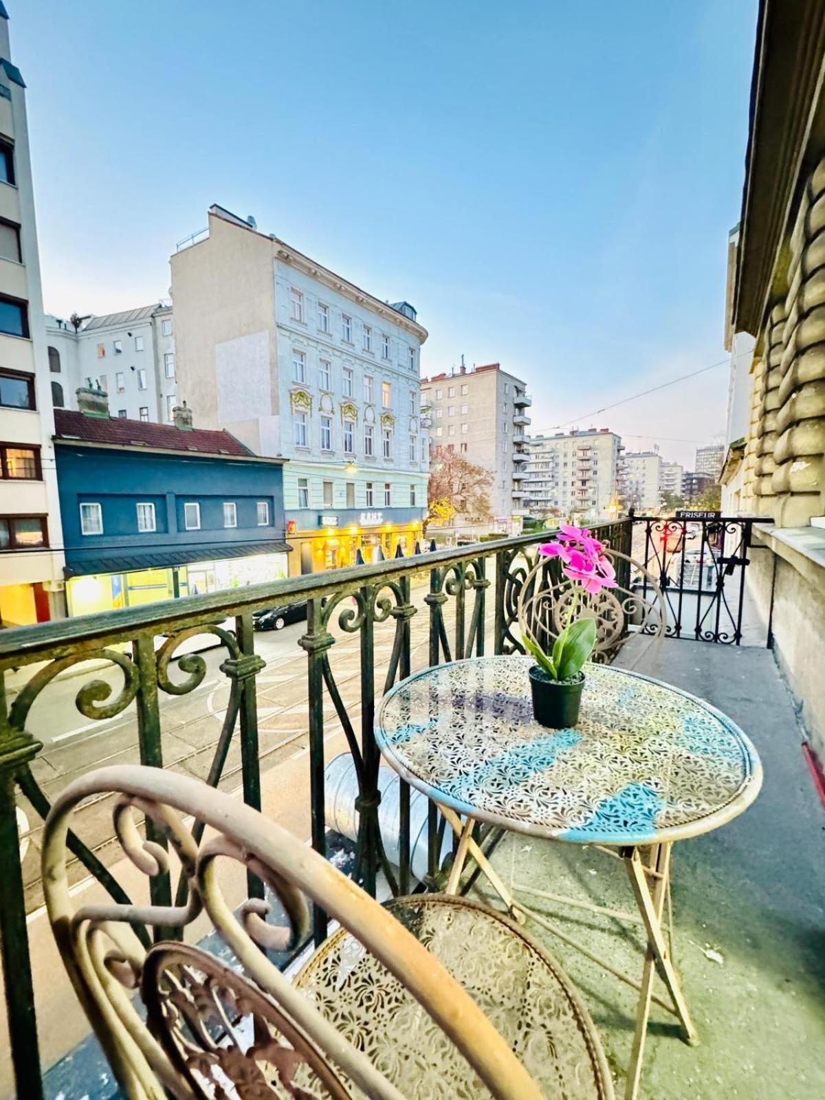 Cozy 9Br Shared Apartment, Only 12Min Walk To Augarten เวียนนา ภายนอก รูปภาพ