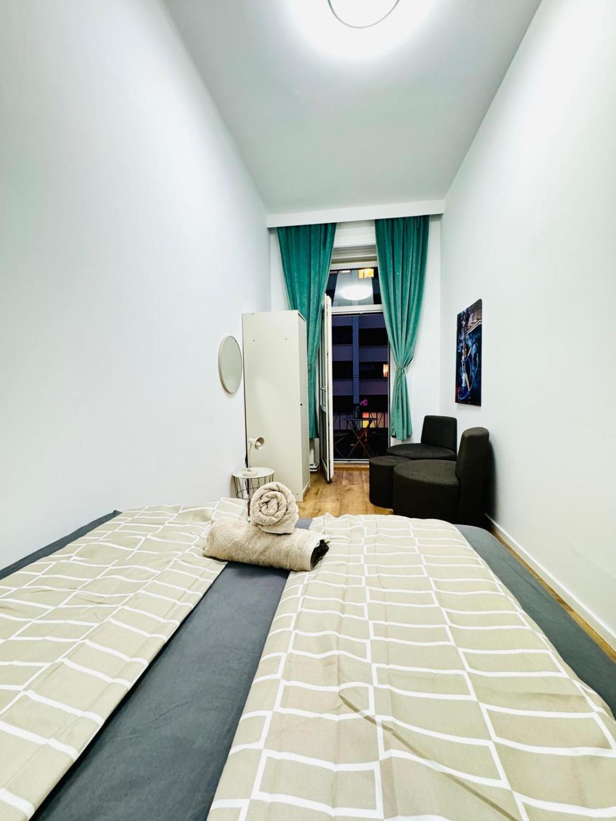 Cozy 9Br Shared Apartment, Only 12Min Walk To Augarten เวียนนา ภายนอก รูปภาพ