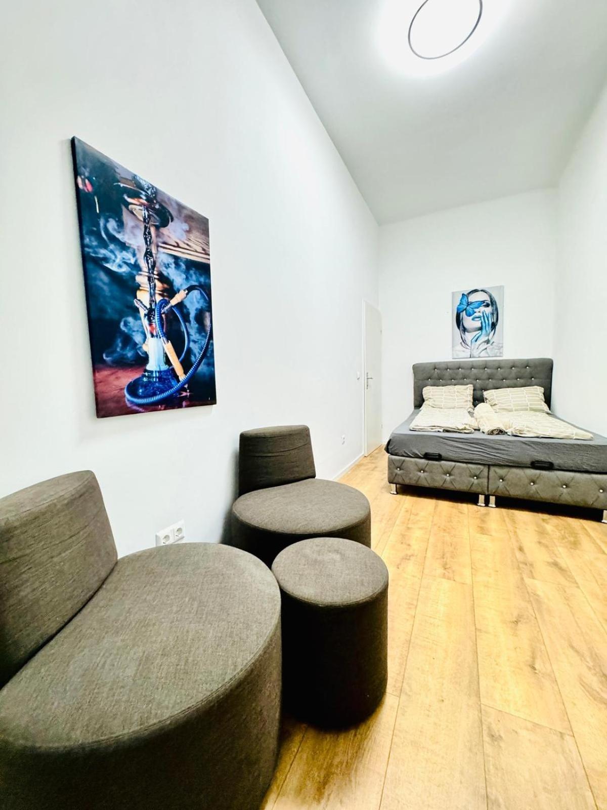 Cozy 9Br Shared Apartment, Only 12Min Walk To Augarten เวียนนา ภายนอก รูปภาพ