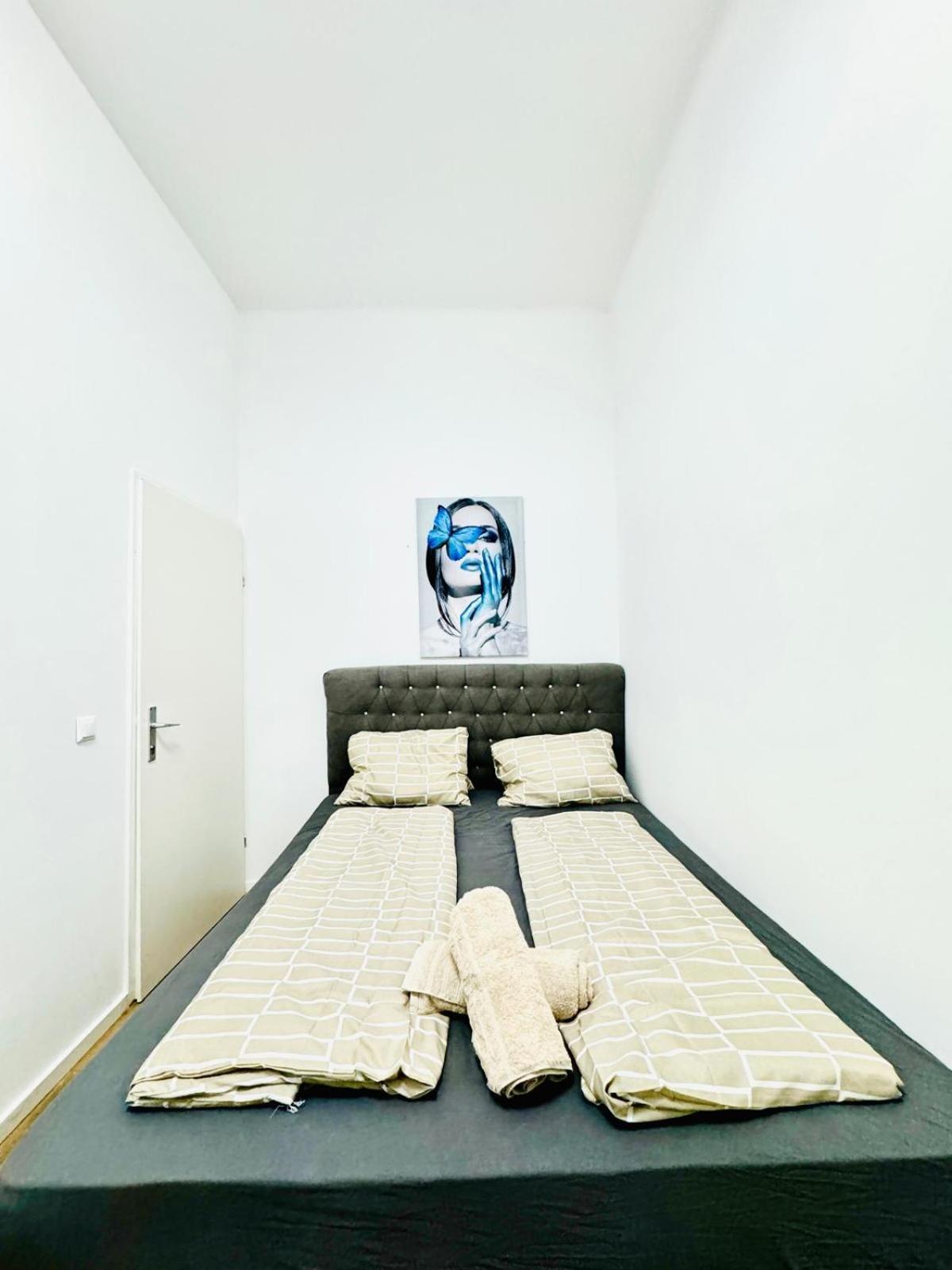 Cozy 9Br Shared Apartment, Only 12Min Walk To Augarten เวียนนา ภายนอก รูปภาพ