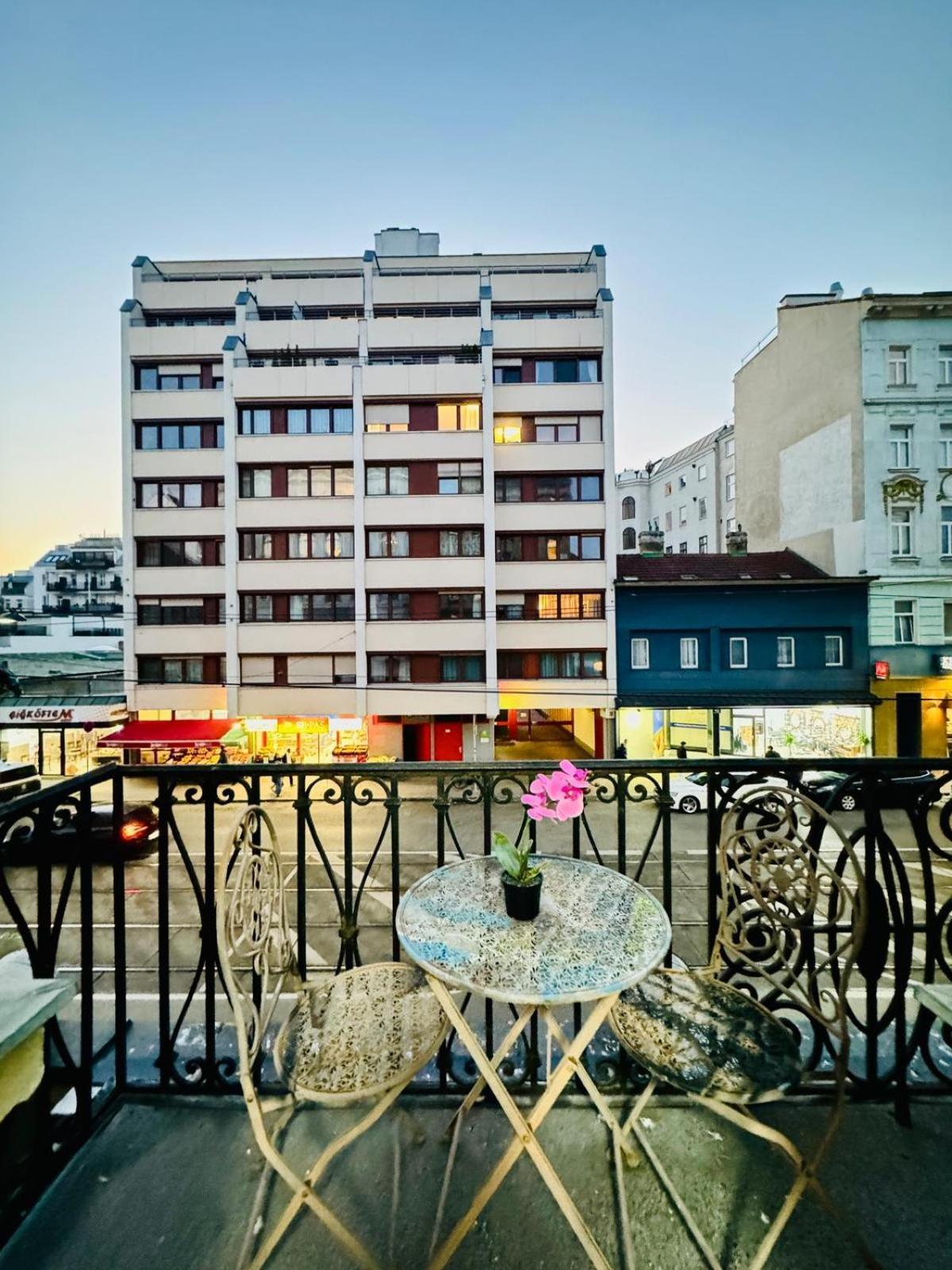 Cozy 9Br Shared Apartment, Only 12Min Walk To Augarten เวียนนา ภายนอก รูปภาพ