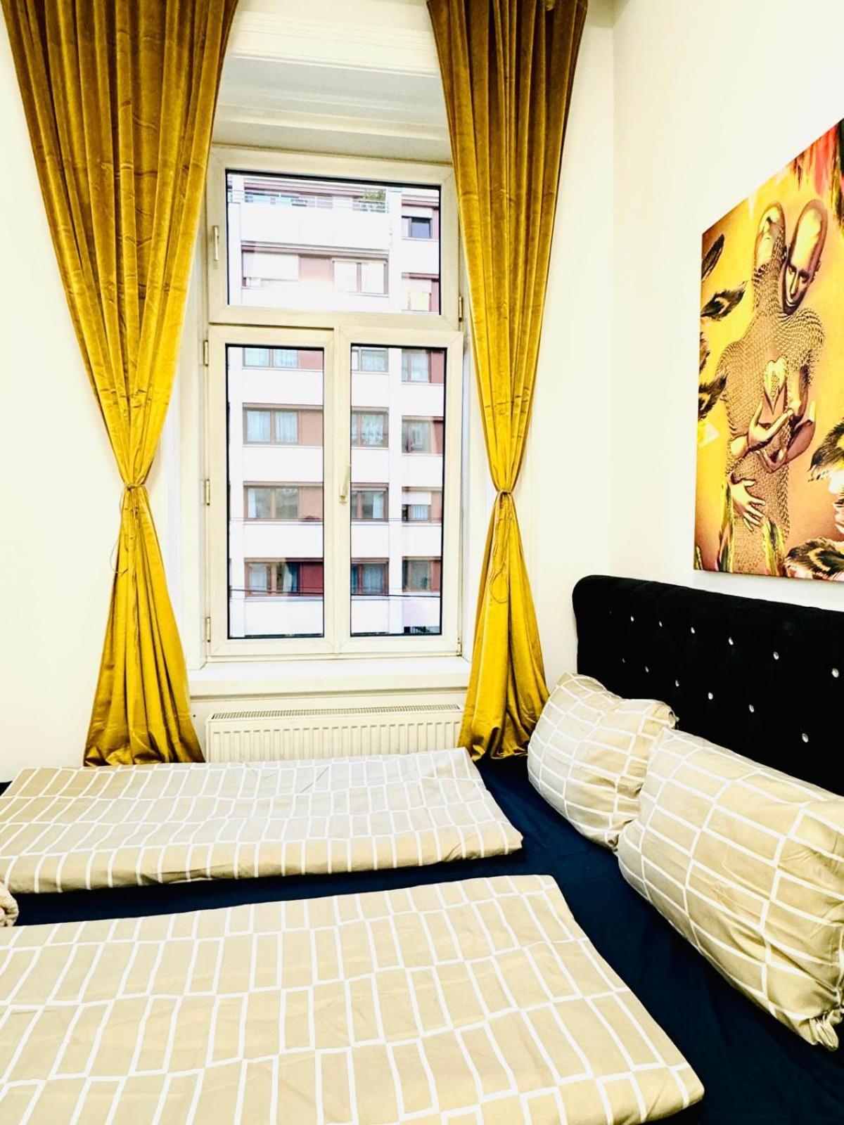 Cozy 9Br Shared Apartment, Only 12Min Walk To Augarten เวียนนา ภายนอก รูปภาพ