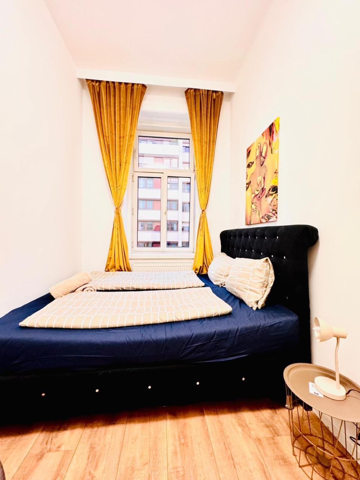 Cozy 9Br Shared Apartment, Only 12Min Walk To Augarten เวียนนา ภายนอก รูปภาพ