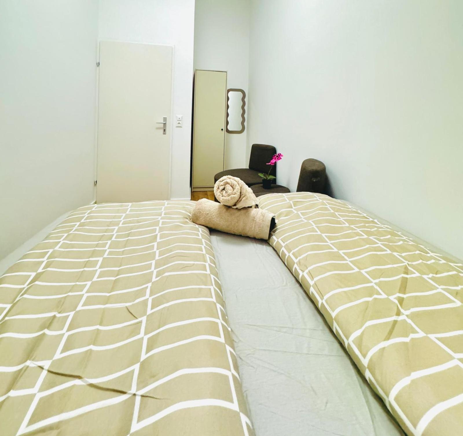 Cozy 9Br Shared Apartment, Only 12Min Walk To Augarten เวียนนา ภายนอก รูปภาพ