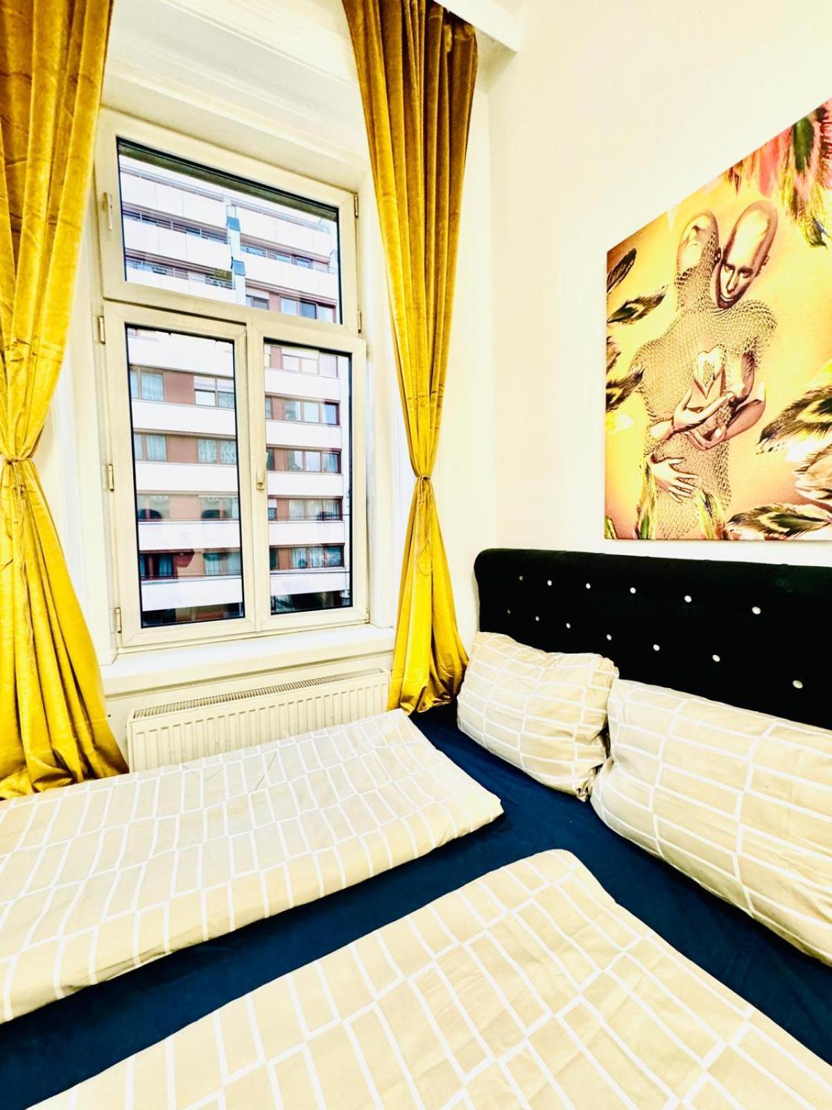 Cozy 9Br Shared Apartment, Only 12Min Walk To Augarten เวียนนา ภายนอก รูปภาพ