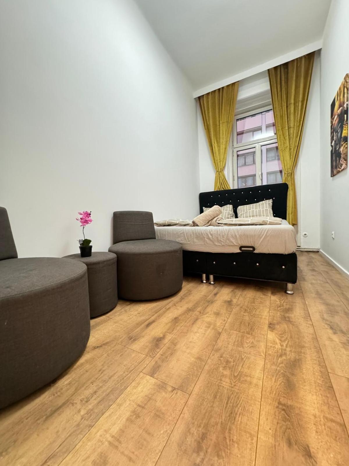 Cozy 9Br Shared Apartment, Only 12Min Walk To Augarten เวียนนา ภายนอก รูปภาพ