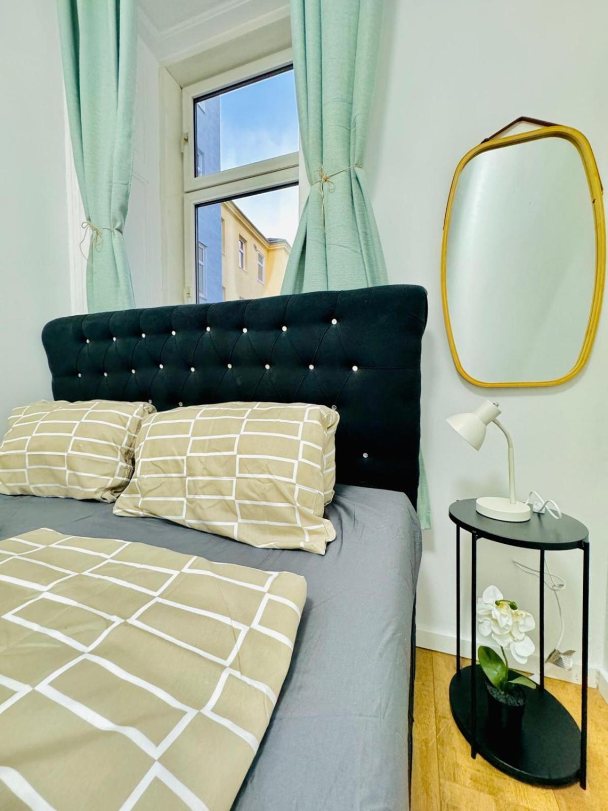 Cozy 9Br Shared Apartment, Only 12Min Walk To Augarten เวียนนา ภายนอก รูปภาพ