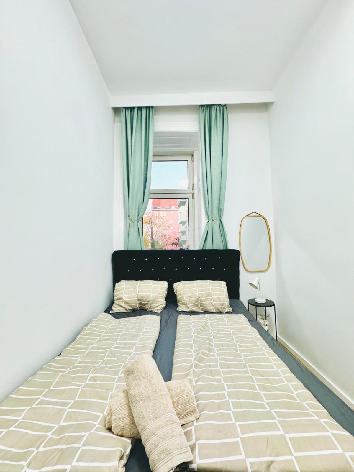 Cozy 9Br Shared Apartment, Only 12Min Walk To Augarten เวียนนา ภายนอก รูปภาพ